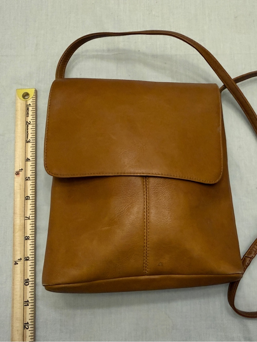 Le Donne Classic Tan Leather Crossbody Bag - Timeless Women's Shoulder Bag